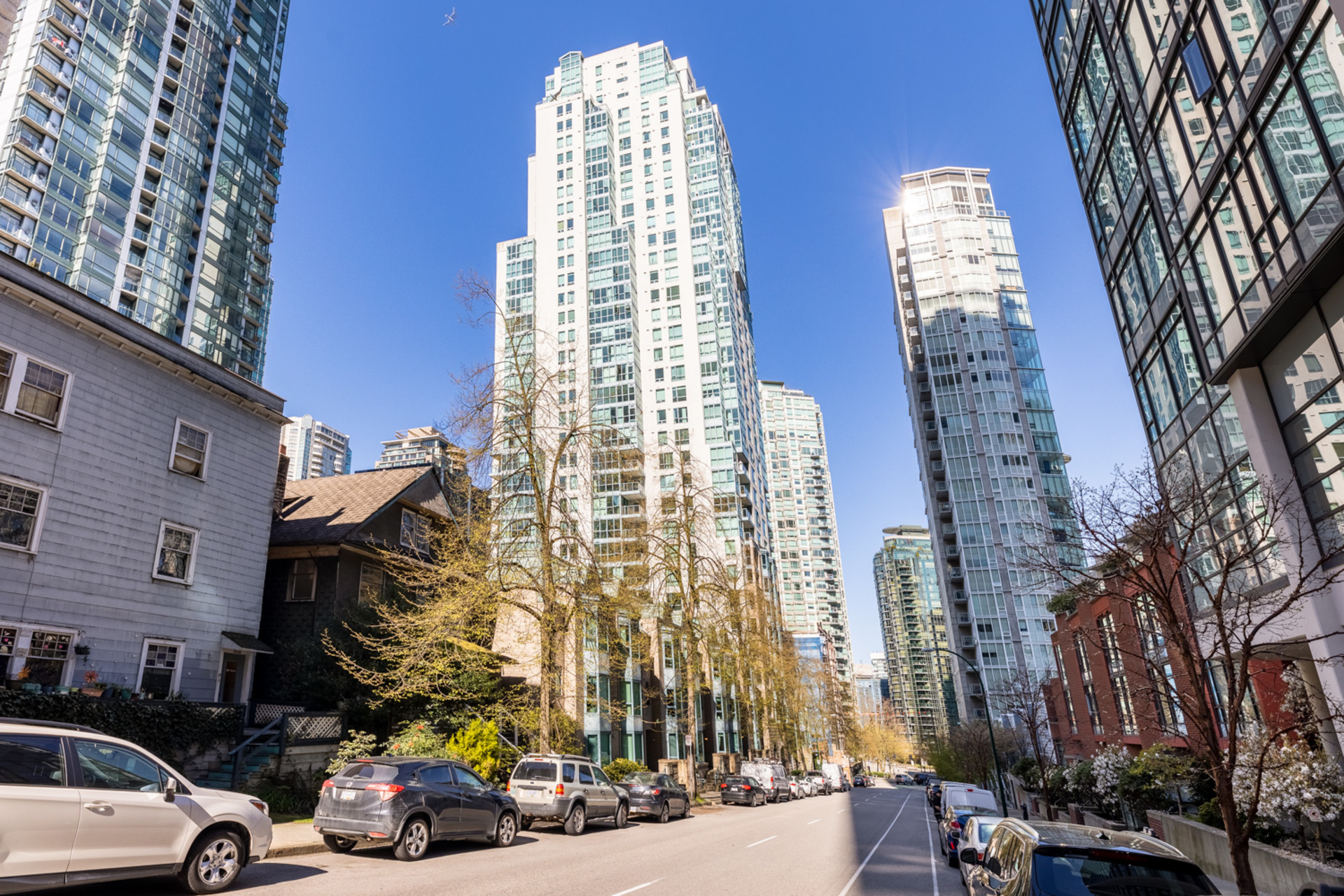 703 – 1238 Melville Street, Coal Harbour: sold by Lance Brown